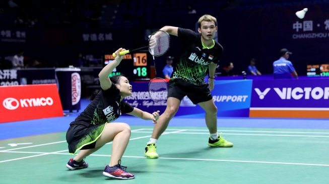 Pasangan ganda campuran Indonesia, Rinov Rivaldy/Pitha Haningtyas Mentari, memenangi babak pertama China Open 2019 usai kalahkan Tan Kian Meng/Lai Pei Jing (Malaysia), Selasa (17/9). [Humas PBSI]