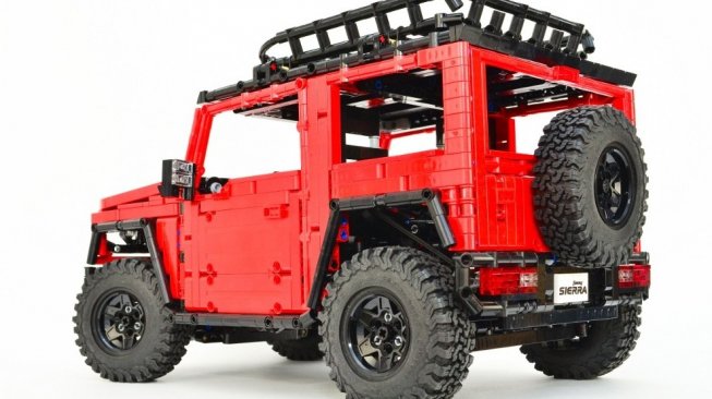 Mainan Suzuki Jimny versi Lego yang dibanderol dengan harga lebih dari 1 juta Rupiah. (Autoevolution.com)