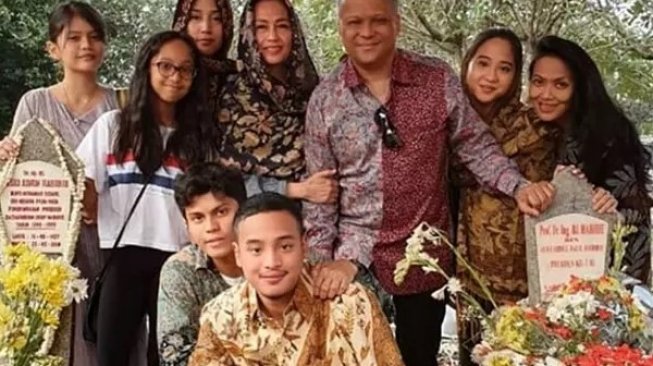 Mantu presiden Habibie, Widya Leksmanawati. (Instagram/@farrahhab)