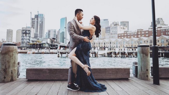 Sally Adelia melakukan foto prewedding di Australia. [Instagram]