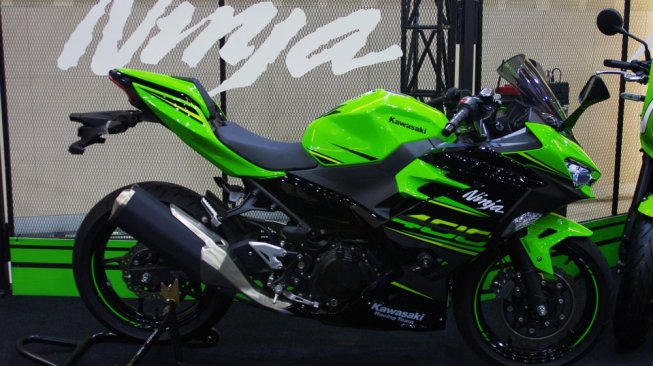 Kawasaki Ninja 400 yang ditampilkan di Thailand [Shutterstock].