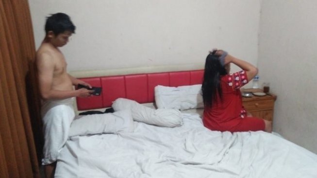 Asyik Bercumbu di Kosan, Dua Pasangan Kekasih di Merangin Diciduk Petugas