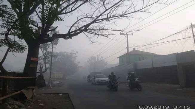 Kabut Asap Menyelimuti, Warga Antang: Kami Sudah Terbiasa