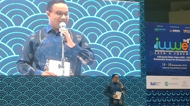 Anies Ingatakan Keadilan Sosial ke Pengusaha Air Minum