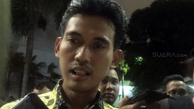 Deputi II Bidang Pengembangan Pemuda Kemenpora, Asrorun Ni'am di Gedung Kemenpora, Senayan, Jakarta, Rabu (18/9/2019). [Suara.com/Arief Apriadi]