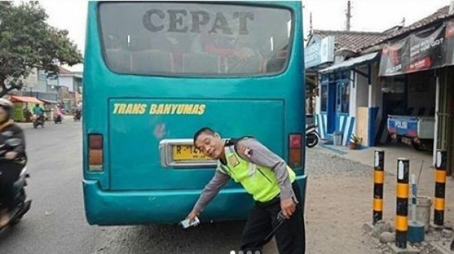 Viral Bus Ugal-ugalan Sikat Lajur Lawan Arah, Sopir Langsung Diciduk Aparat