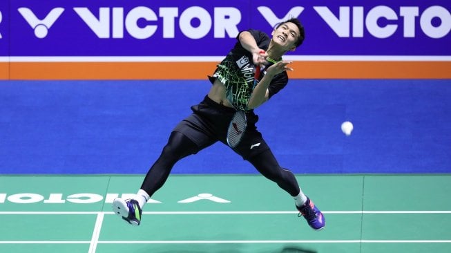 Pebulutangkis tunggal putra Indonesia, Jonatan Christie (Jojo), kalah di babak pertama China Open 2019 usai takluk dari kompatriotnya, Shesar Hiren Rhustavito, Selasa (17/9). [Humas PBSI]