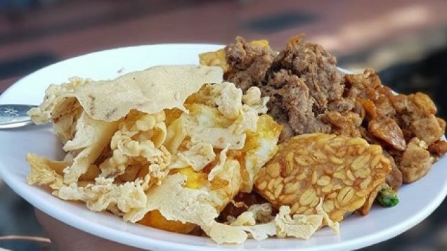 Pas untuk Sarapan, Ini 4 Rekomendasi Warung Nasi Pecel Nikmat di Jember