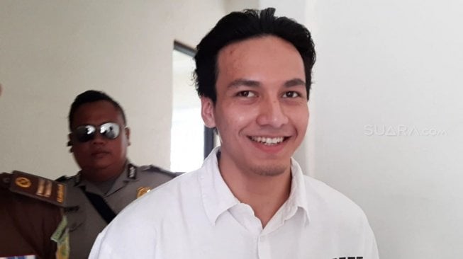 Jefri Nichol kembali menjalani sidang narkoba di PN Jaksel, Rabu (18/9/2019). [Revi C Rantung/Suara.com]