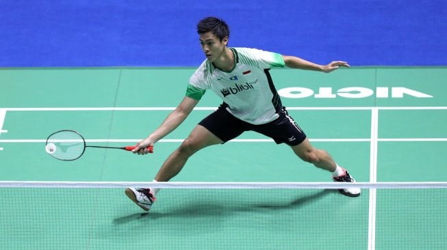 Pebulutangkis tunggal putra Indonesia, Shesar Hiren Rhustavito, kalah di babak kedua China Open 2019 dari Angus Ng Ka Long (Hong Kong), Kamis (19/9). [Humas PBSI]