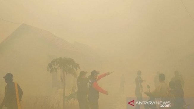 Karhutla Nyaris Bakar Sekolah dan Rumah, Warga Sampit Kocar-kacir