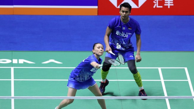 Pasangan ganda campuran Indonesia, Tontowi Ahmad/Winny Oktavina Kandow, mengalahkan finalis Olimpiade 2016, Chan Peng Soon/Goh Liu Ying (Malaysia), di babak kedua China Open 2019, Kamis (19/9). [Humas PBSI]