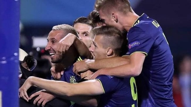 Pemain Dinamo Zagreb merayakan gol ke gawang Atalanta pada Liga Champions 2019/20, Kamis (19/9/2019). (Instagram/@dinamozag)