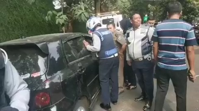 Parkir Sembarangan, WNA di Jakarta Selatan Berdebat dengan Petugas Dishub