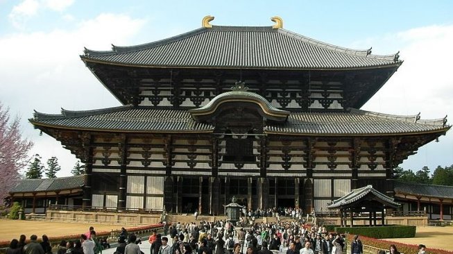 Menyambangi Kuil Todaiji, Menyimak Patung Buddha Terbesar Di Jepang