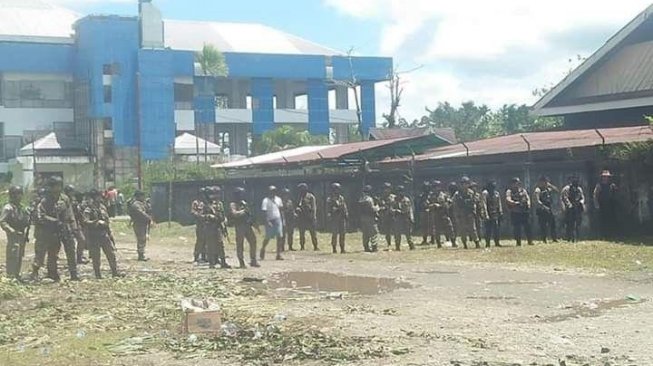 Upacara Bakar Batu Sambut Mahasiswa Papua Eksodus Dibubarkan, 22 Ditangkap