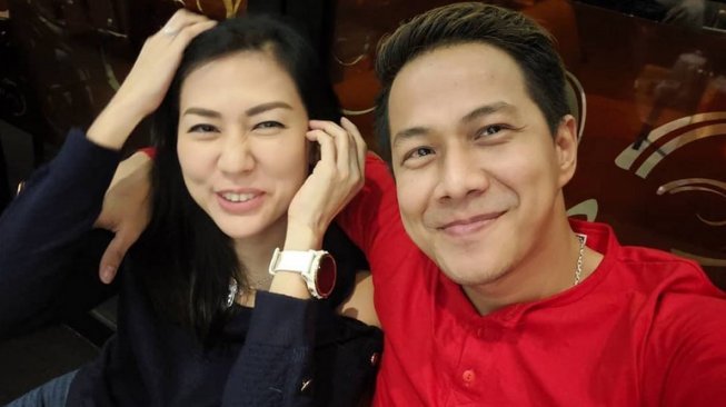 Delon Thamrin dan pacar, Aida Chandra. [Instagram]