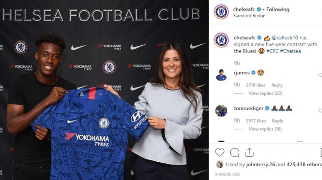 Callum Hudson-Odoi resmi memperpanjang kontrak bersama Chelsea dengan durasi lima tahun. (Instagram/@chelseafc)
