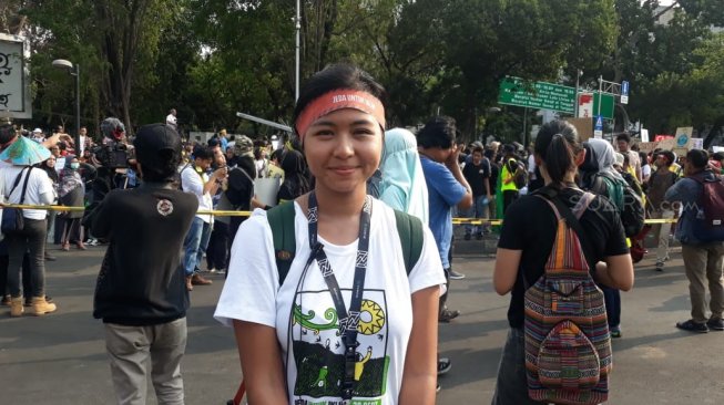 Sekelompok lembaga swadaya masyarakat atau LSM yang tergabung dalam Climate Strike menyerukan darurat iklim. (Suara.com/Shifa Audia)