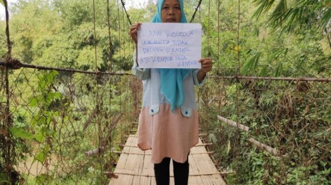 Walikota Serang Batal Tinjau Jembatan, Warga Dalung Kecewa