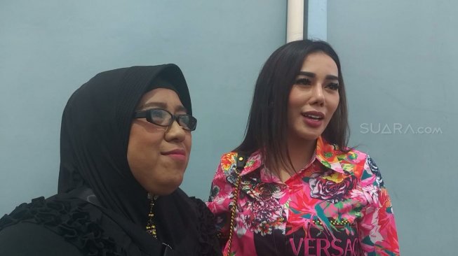 Bebby Fey dan Sang Bunda [Suara.com/Sumarni]