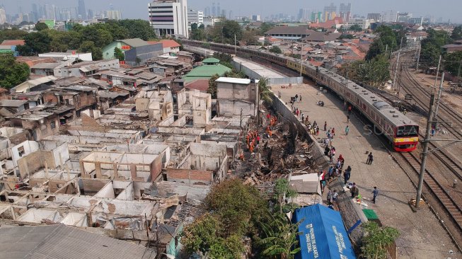 Foto udara sisa kebakaran permukiman di kawasan Balimester, Jatinegara, Jakarta, Sabtu (21/9). [Suara.com/Arya Manggala]