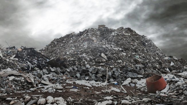 Bikin Geger! Pendaki Malah Dianjurkan Buang Sampah di Gunung Ini