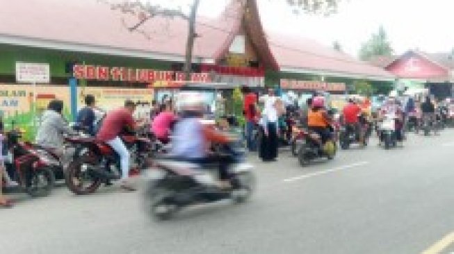 Terkait Pelarangan Pedagang Keliling, Pihak SDN 11 Lubuk Buaya Bungkam
