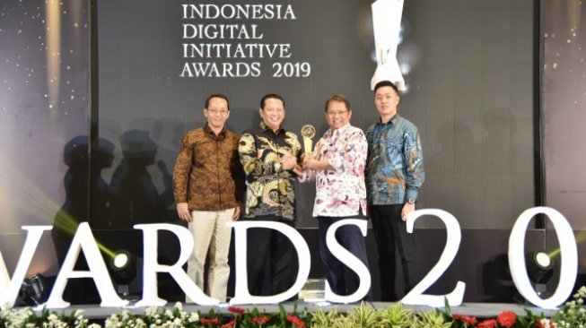 Ketua DPR Terima Indonesia Digital Initiative Awards 2019