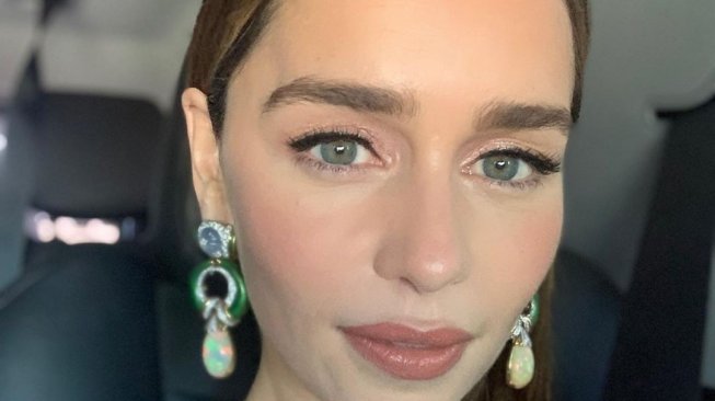 Ahli Kecantikan Menyuruh Suntik Filler, Emilia Clarke Tolak Mentah-Mentah