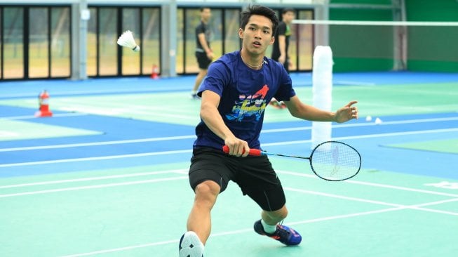 Pebulutangkis tunggal putra Indonesia, Jonatan Christie atau yang akrab disapa Jojo, berlatih jelang mengikuti turnamen Korea Open 2019. [Humas PBSI]