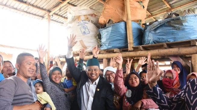 Wagub Jabar Motivasi Pengelola Bank Sampah Hade Jaya di Garut