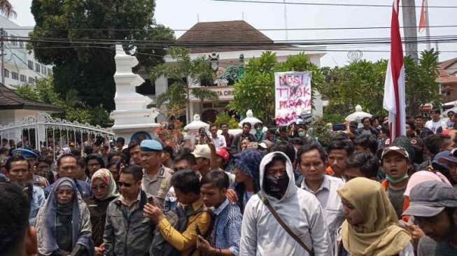 Tolak UU KPK Baru dan RUU KUHP, Mahasiswa Cirebon Aksi Turun ke Jalan