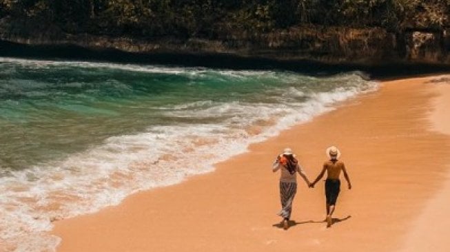 5 Pesona Pantai Nggledakan Ciut, Surga Wisata Bahari Tersembunyi di Malang