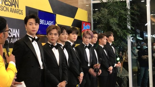 Boyband asal Korea Selatan, NCT127 saat hadir di acara Televison Awards 2019, Selasa (24/9/2019) malam. [Revi C Rantung/Suara.com]
