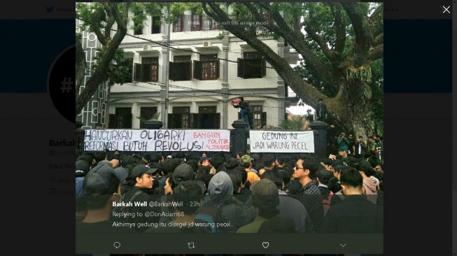 Poster kocak demo mahasiswa - (Twitter)