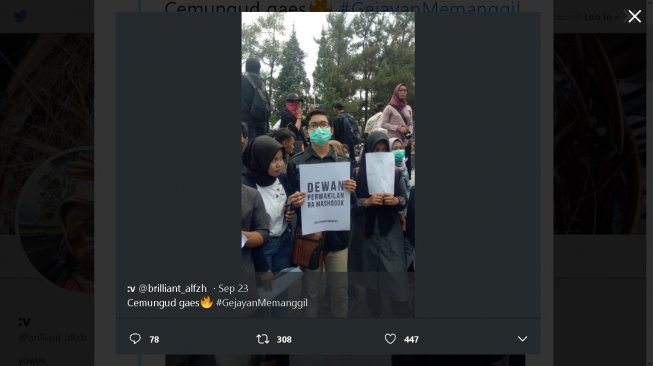 Poster kocak demo mahasiswa - (Twitter)