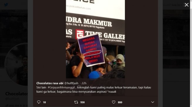 Poster kocak demo mahasiswa - (Twitter)