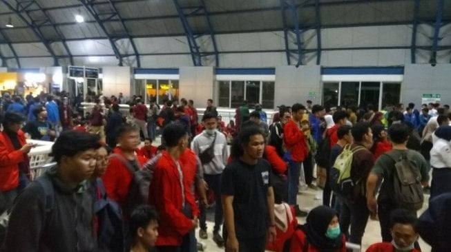 KCI Bakal Tanggung Semua Biaya Kerusakan Stasiun saat Aksi Mahasiswa