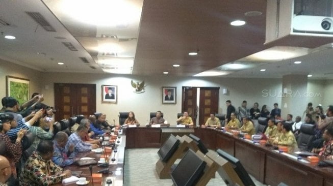 Kepala Staf Kepresidenan (KSP) Moeldoko terima perwakilan anggota DPRD Papua dan Papua Barat. (Suara.com/Ria Rizki).