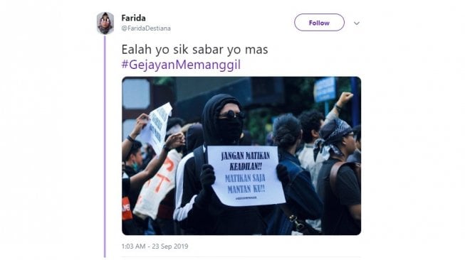 Spanduk demo unik mahasiswa. [Twitter]