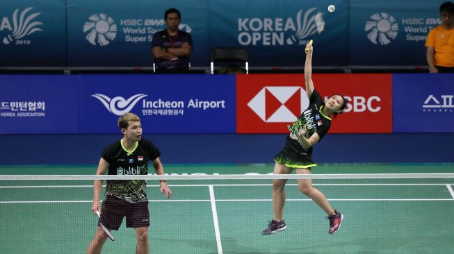 Pasangan ganda campuran Indonesia, Rinov Rivaldy/Pitha Haningtyas Mentari, melaju ke babak kedua Korea Open 2019 usai menghentikan perwakilan tuan rumah Ko Sung Hyun/Eom Hye Won, Selasa (24/9). [Humas PBSI]