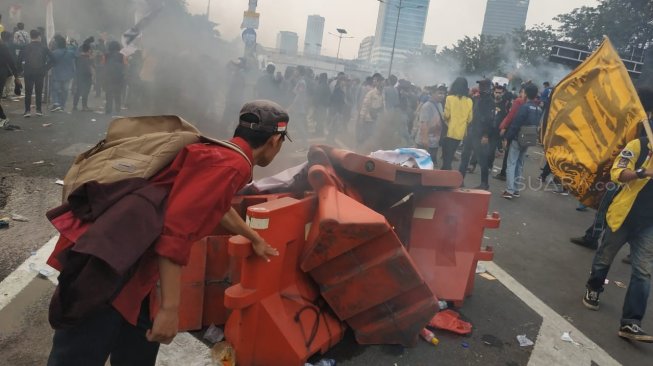 Demo Mahasiswa Berujung Ricuh, Rinov: Pray for Indonesia