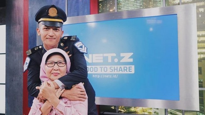 Aldhi Rahman yang seorang calon pilot bersama ibunda. [Instagram]