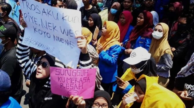 Peringati Hari Tani, Mahasiswa dan Petani Geruduk DPRD Lamongan