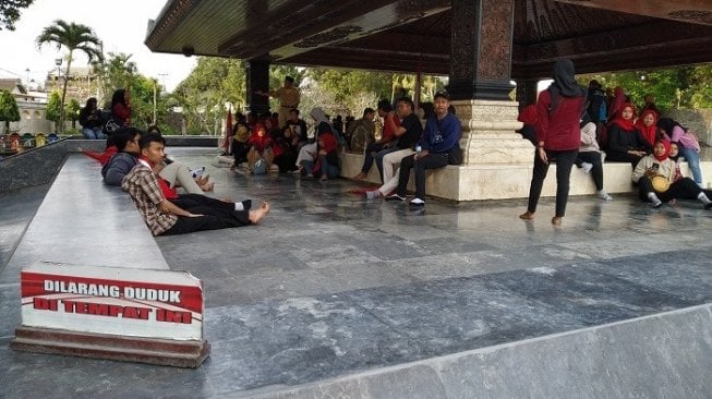 Awalnya Mau Demo, Mahasiswa GMNI Malah Ziarah ke Makam Bung Karno