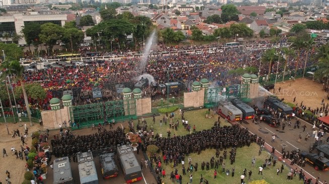 Hore! Mahasiswa Demo, Jakarta Bebas Ganjil-genap