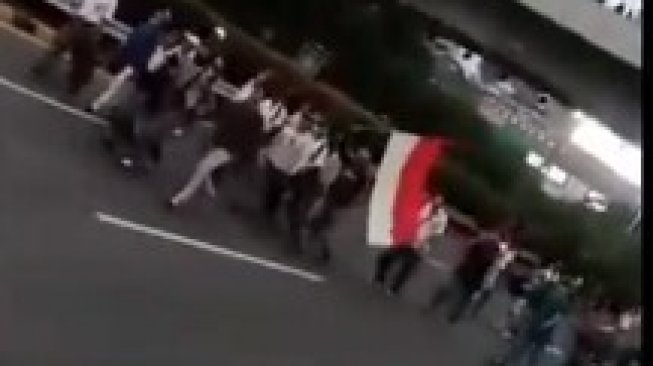 Bidik layar video viral anak STM ikut aksi mahasiswa di DPR. (Twitter).