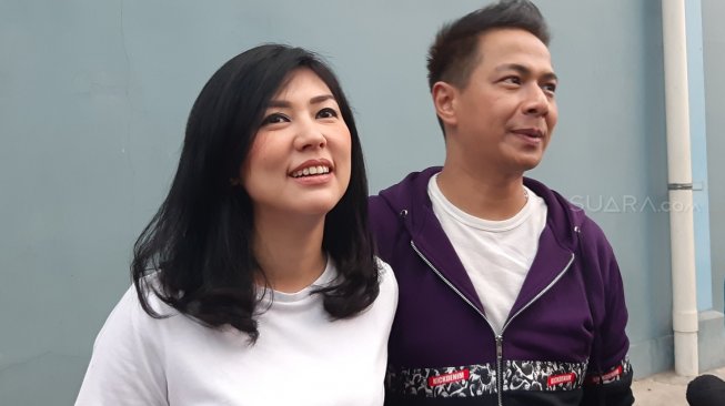 Delon Thamrin dan pacar, Aida Chandra. [Revi C Rantung/Suara.com]