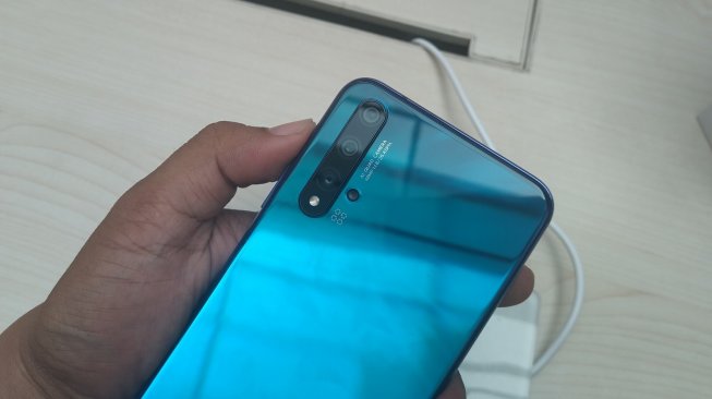 Huawei Nova 5T diperkenalkan di Jakarta, Rabu (25/9/2019). [Suara.com/Tivan Rahmat]